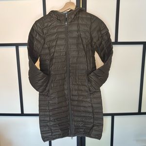 Columbia Down Parka Lightweight coat hooded. Women’s small